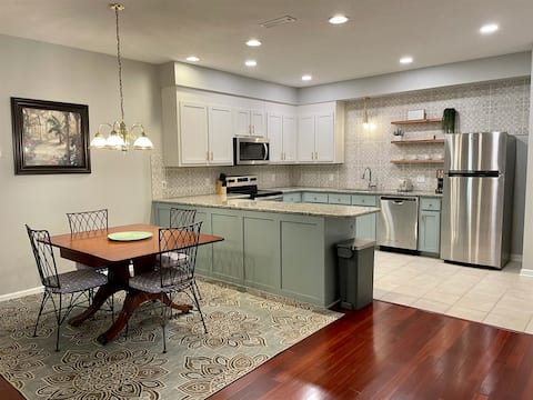 Great Kitchen, Double Garage - close to Westgate