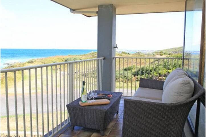 Augusta Beachfront Accommodation – watch the whales go past or over the road for a swim gallery image 5