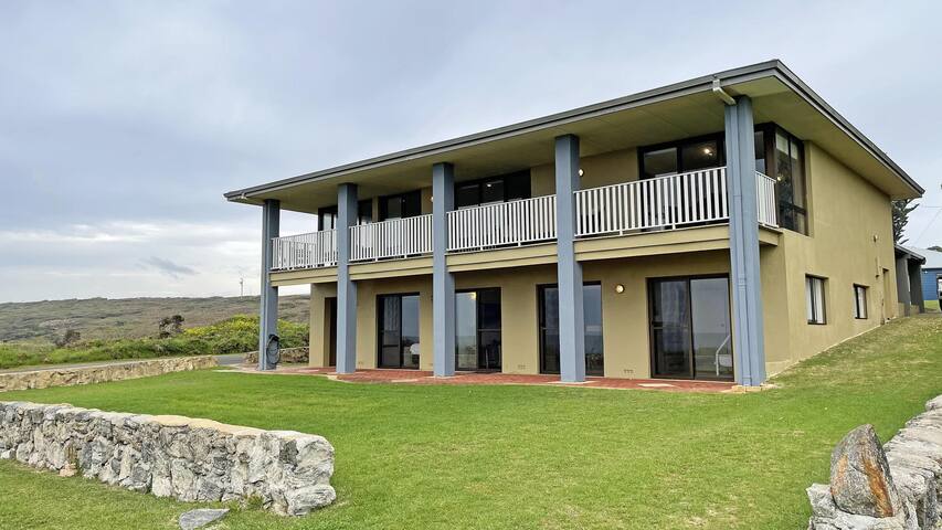 Augusta Beachfront Accommodation – watch the whales go past or over the road for a swim gallery image 3