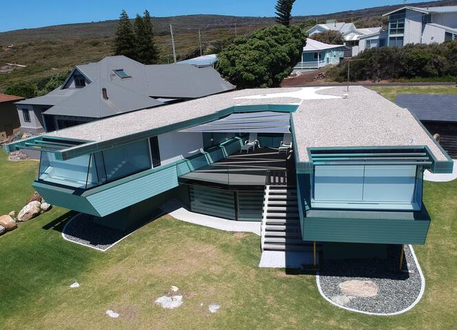 Boathouse – nearly in the water and wonderful views gallery image 2