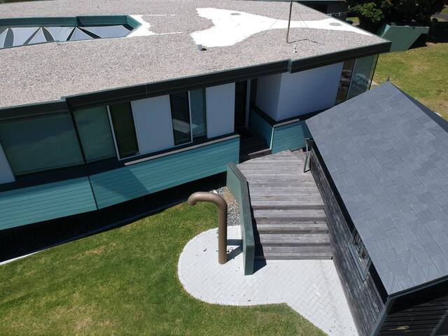 Boathouse – nearly in the water and wonderful views gallery image 5