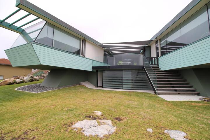 Boathouse – nearly in the water and wonderful views gallery image 3