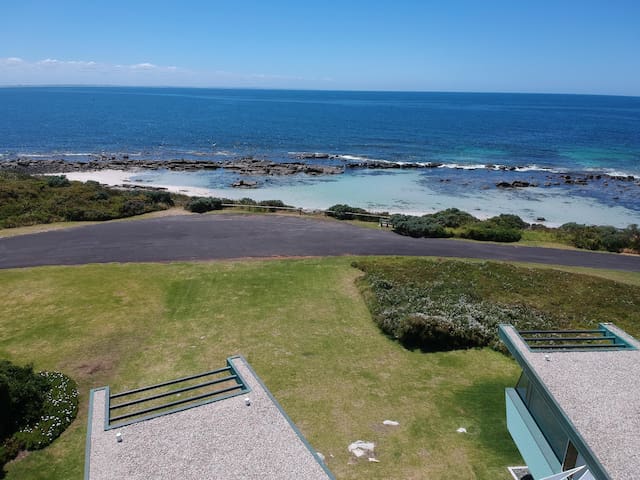 Boathouse – nearly in the water and wonderful views