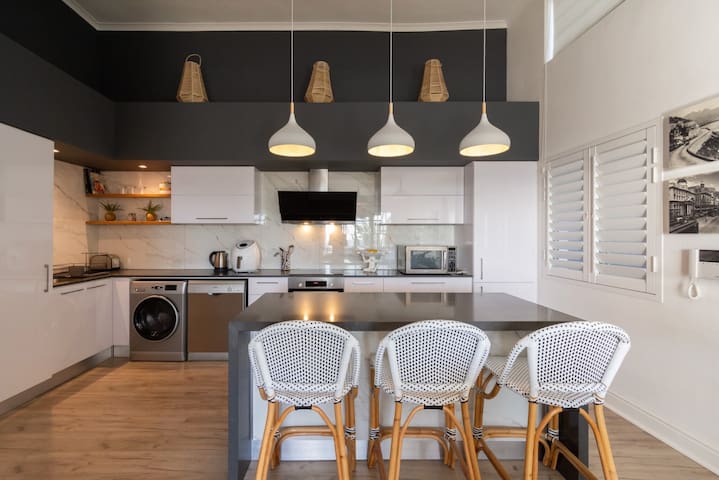 Ocean View Drive Oasis | 3BR with Patio & Parking gallery image 3