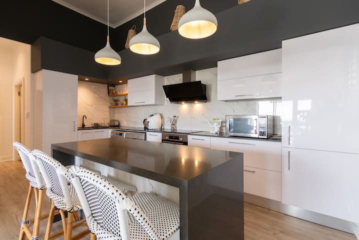 Ocean View Drive Oasis | 3BR with Patio & Parking gallery image 4