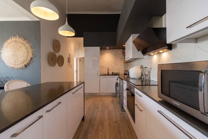 Ocean View Drive Oasis | 3BR with Patio & Parking gallery image 5