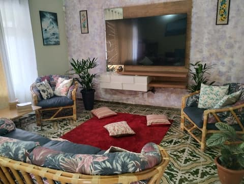 Family 6 Bedrooms 300 m Beach 4 cars 75 inch TV