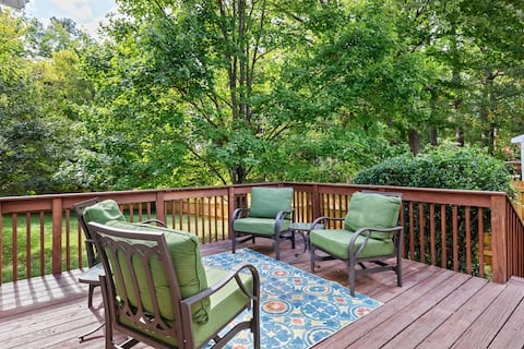*Walk to Downtown * Fenced Yard