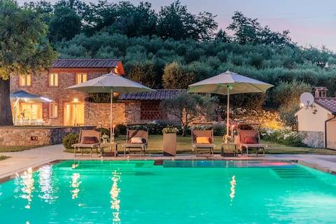 Nonno Giulivo Farmhouse, a Modern Hidden Tuscan Sa