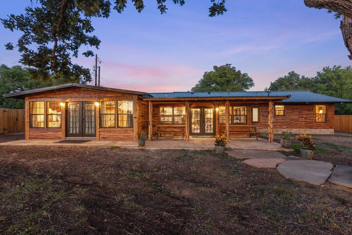 Fredericksburg Stays managed Airbnb listing 1