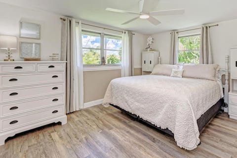 Top Airbnb: Enchanting house, beach, king beds, pool, 3 bdrs in Manasota Key