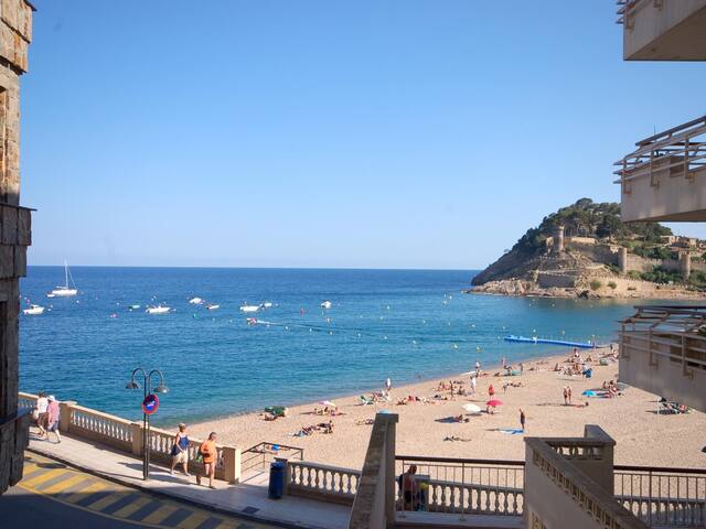 Beachfront apartment tossa de mar