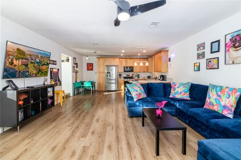 Spacious Colorful Home|1block to Univ|Pacman|BBQ|