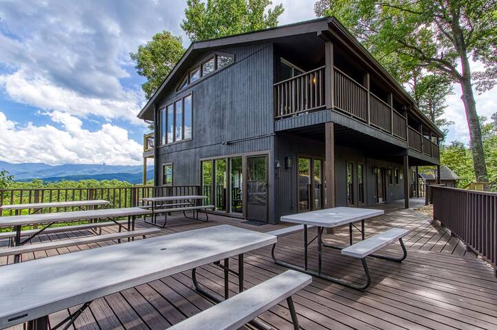 Bear Camp Cabin Rentals managed Airbnb listing 3