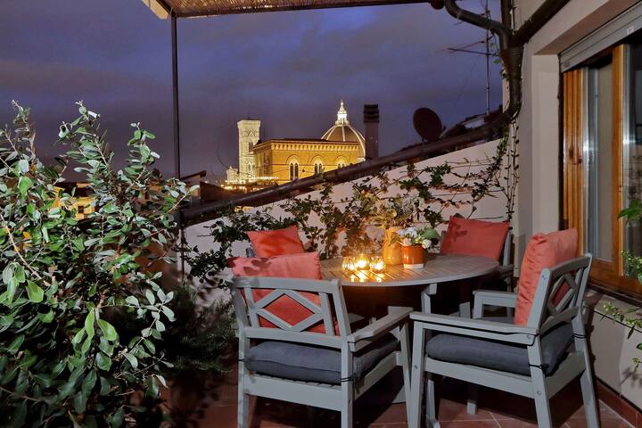 Spectacular Views, Lovely Penthouse Florence Apt