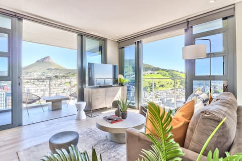 Perfect Views Of Table Mountain and Atlantic Ocean