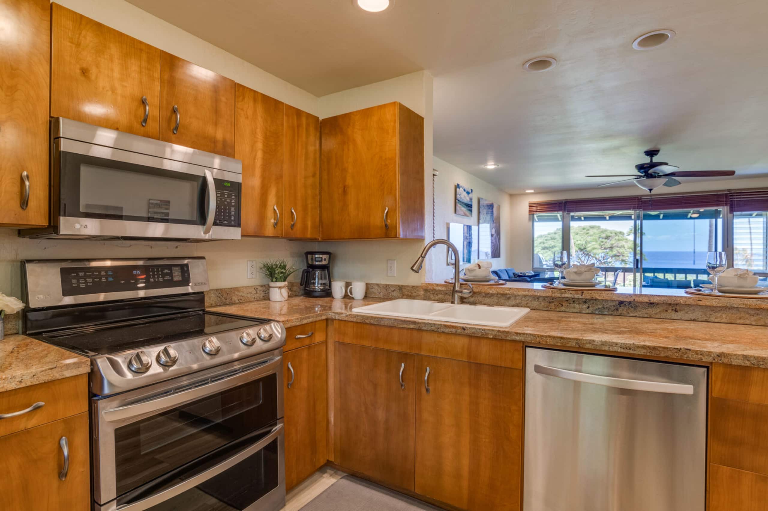 Condo in Lahaina · ★4.82 · 2 bedrooms · 2 beds · 2 baths - Image 10