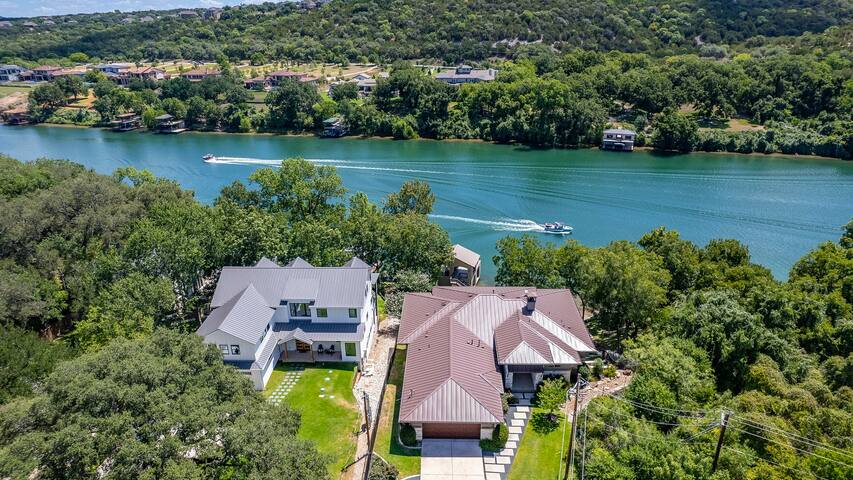 Football Fave – Waterfront, Private Mini Beach! gallery image 2