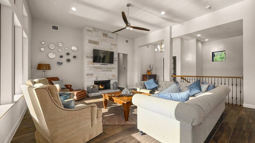 Football Fave – Waterfront, Private Mini Beach! gallery image 5