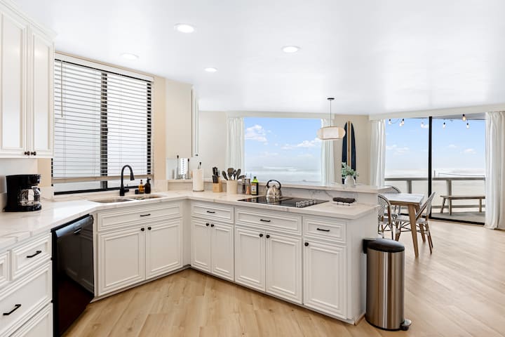 Belmont by AvantStay | Beachfront Home w/ Views gallery image 4