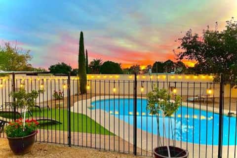 Heated Pool, E-Bikes, 72" TV, Arcade, Pinball