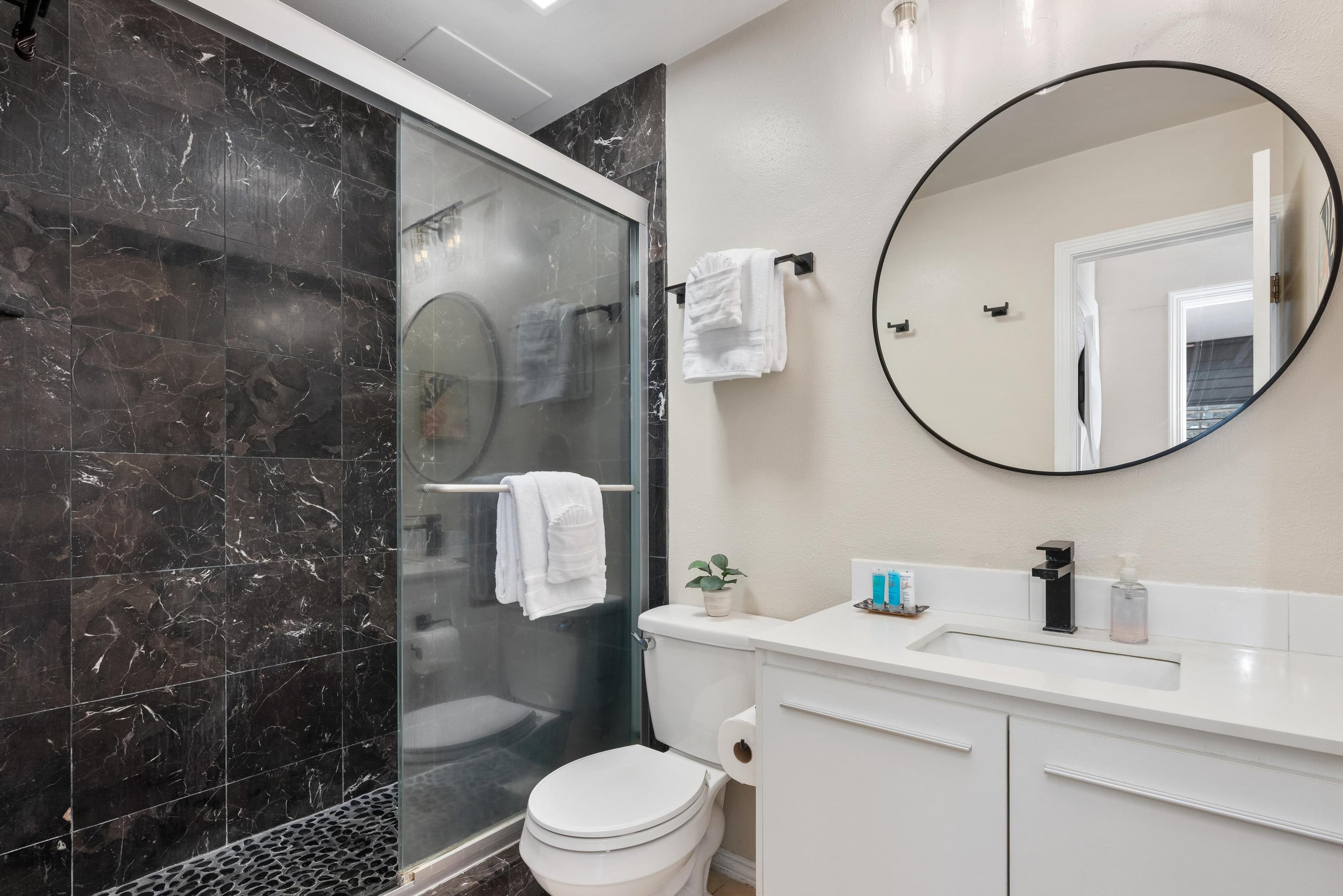 Condo in Kailua-Kona · ★4.67 · 3 bedrooms · 5 beds · 2 baths - Image 29