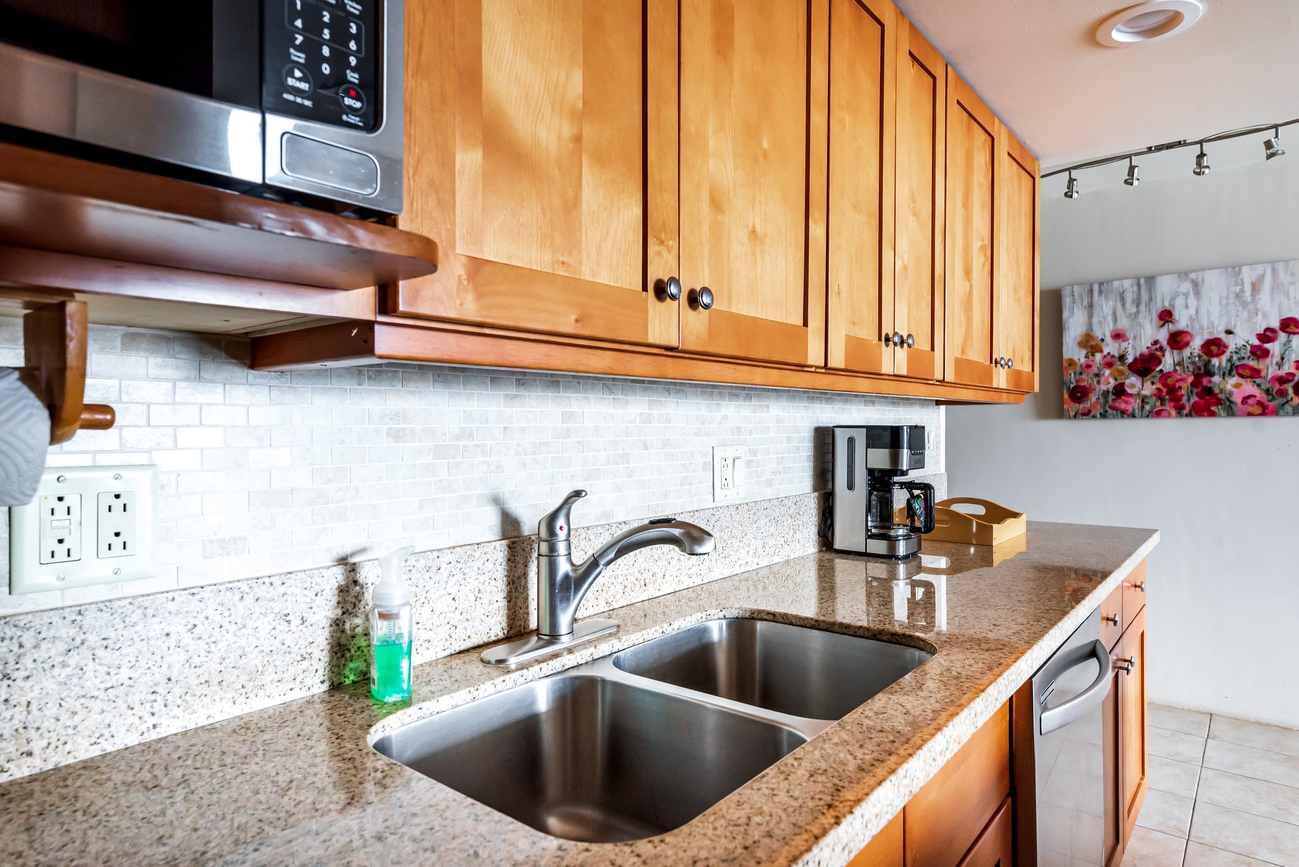 Condo in Lahaina · ★4.78 · 1 bedroom · 1 bed · 1 bath - Image 16