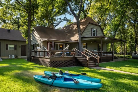 20 Guest, Lakefront Retreat, Hot Tub, Jet Ski Rent