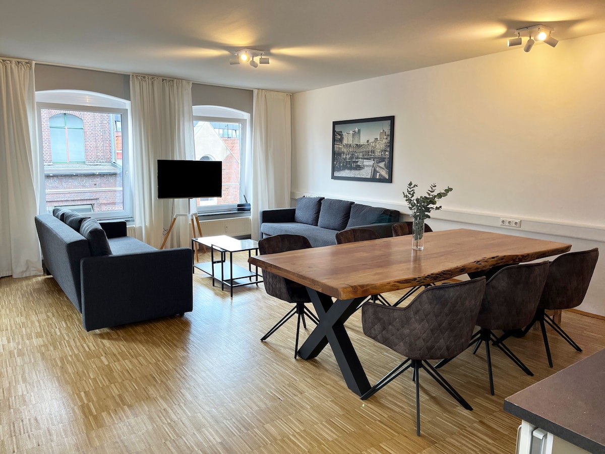 Leistungsstarkes Airbnb: Apartment on top in Hamburg's city center in Altstadt