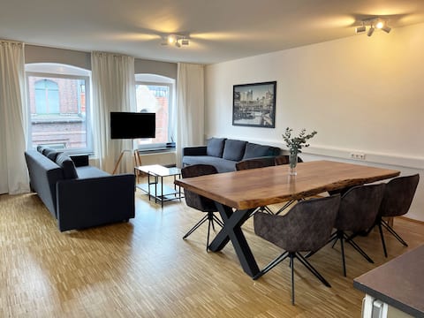 Leistungsstarkes Airbnb: Apartment on top in Hamburg's city center in Altstadt