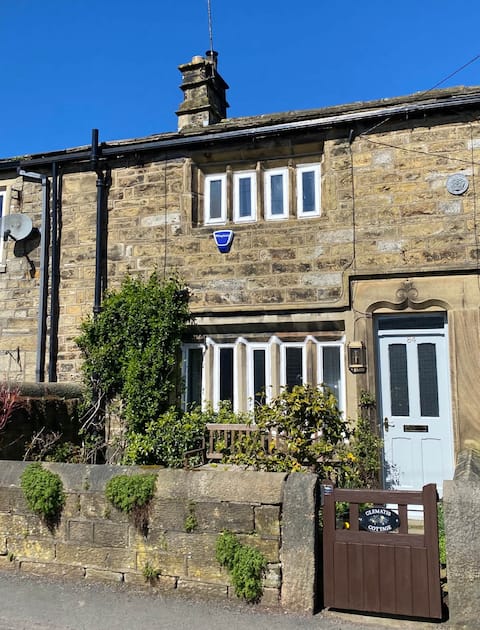 Top Airbnb: 17th Century Cottage, Log Burner & Hidden Garden in Bradford