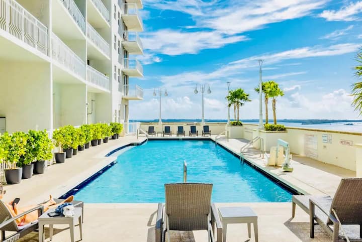 City Skyline Getaway: Pool,hottub,view,fitnessroom - Miami, FL