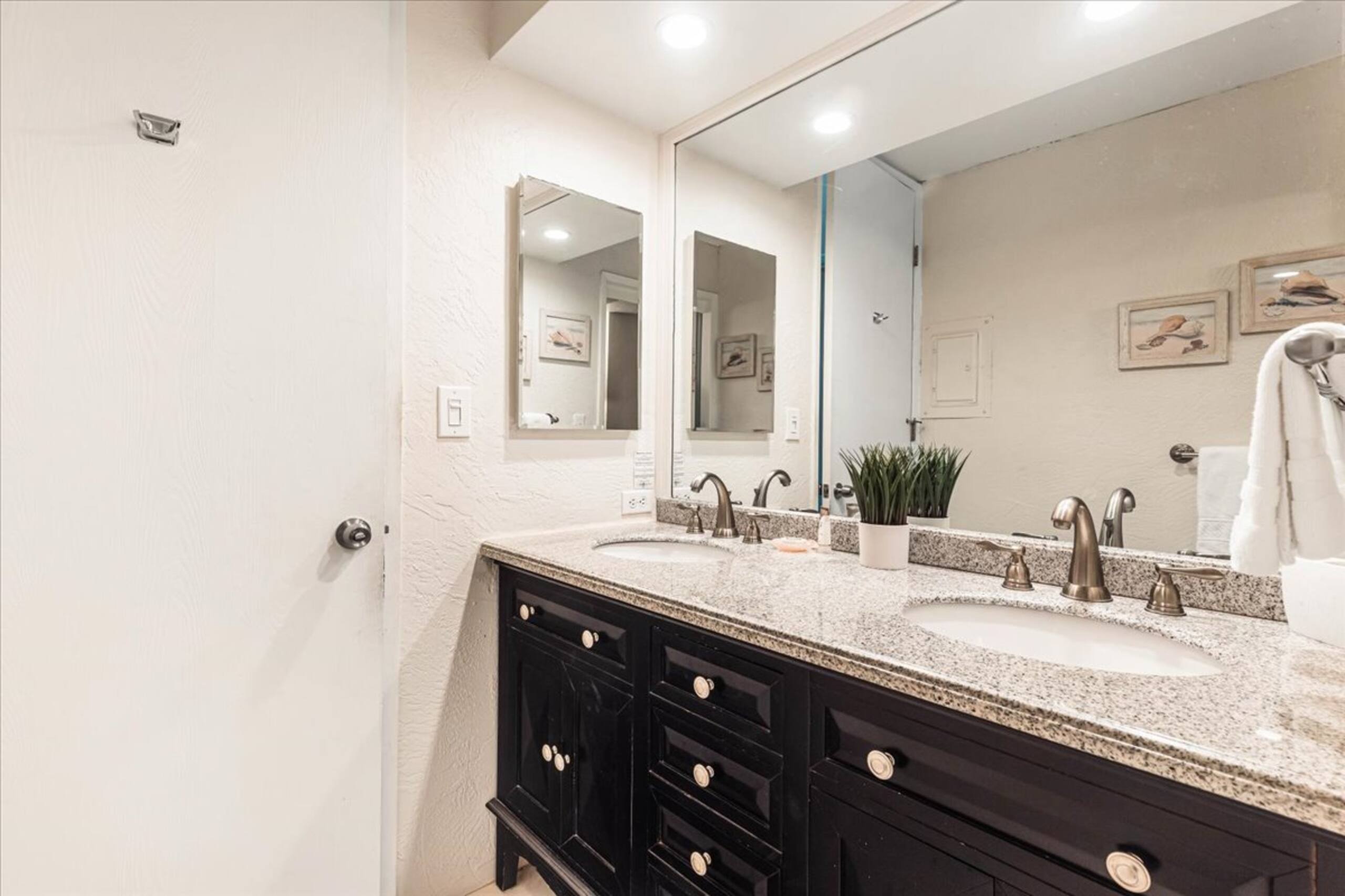 Condo in Lahaina · ★4.75 · 1 bedroom · 2 beds · 1 private bath - Image 21