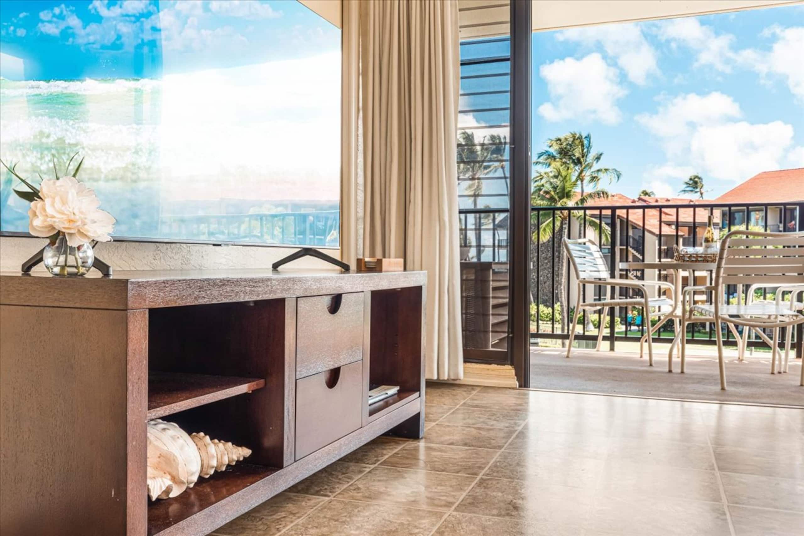 Condo in Lahaina · ★4.75 · 1 bedroom · 2 beds · 1 private bath - Image 8
