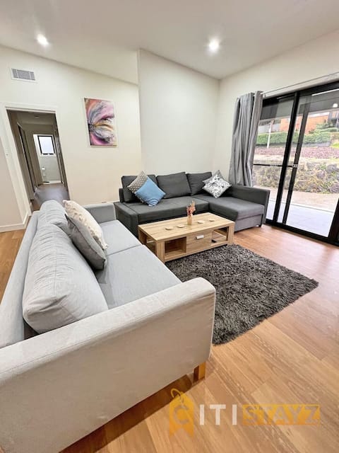 Lavish in Lyons - 3bd 2bth spacious & modern home