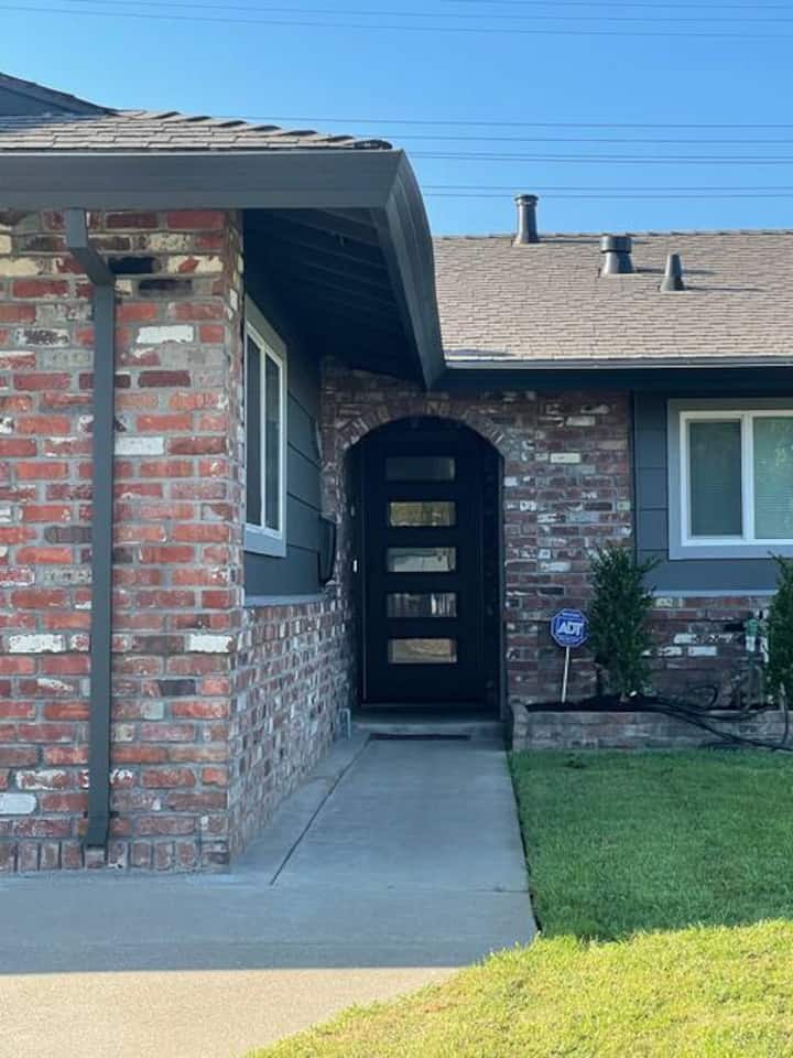 King Suite: 4 bed 3 bath, pool/spa & game room