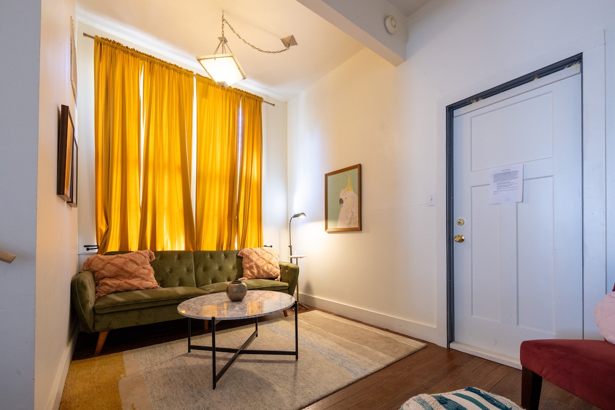 Living Room / Lounge