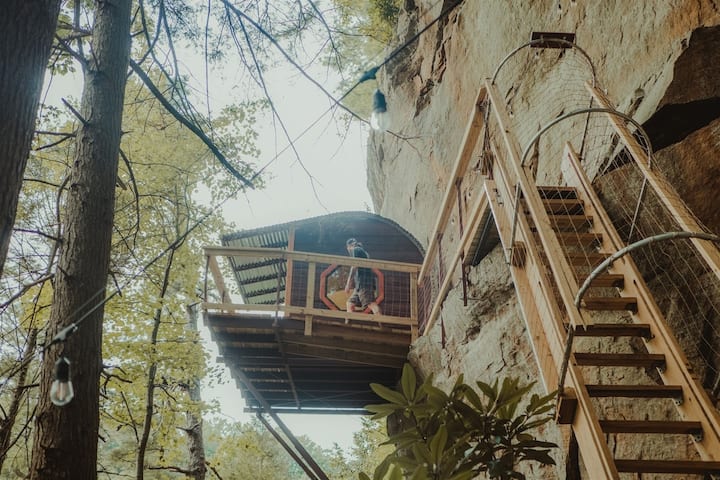 Sky Dancer a Pirate Ship in the Sky! - Treehouses for Rent in