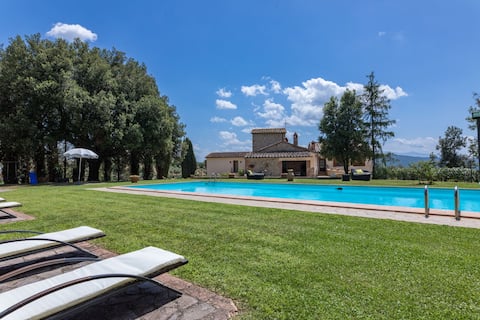 Tuscan estate producing excellent wines