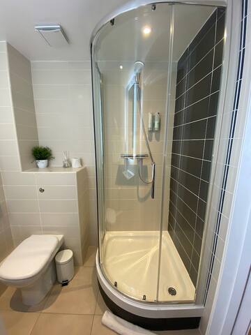 Two Bedroom Suite – St Pancras Hotel Group gallery image 4