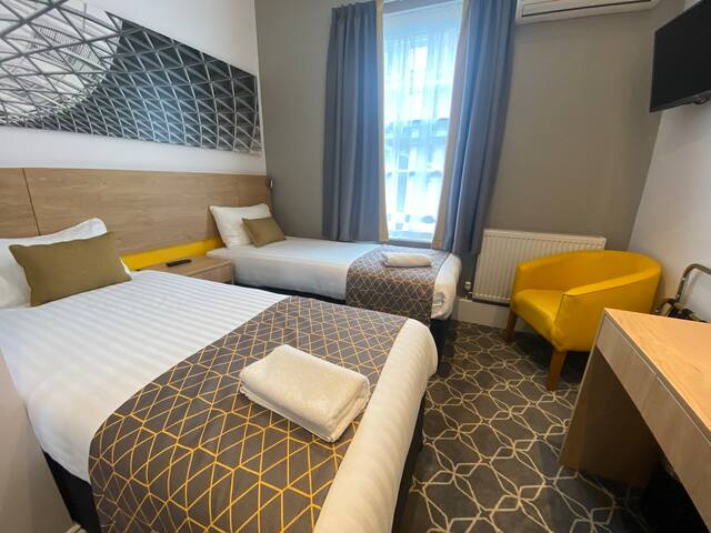 Large Two Bedroom Suite – St Pancras Hotel Group gallery image 3