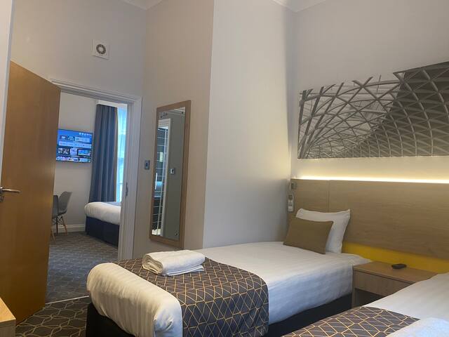 Large Two Bedroom Suite – St Pancras Hotel Group gallery image 4