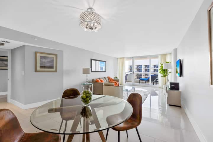 Bayview Balcony | Pool, Hot Tub & Gym | Staycozy - Miami