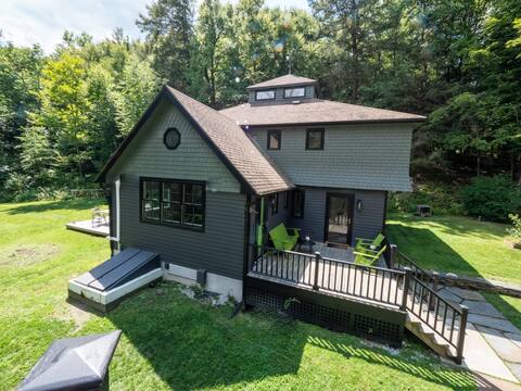 Spacious & Serene Berkshires Retreat In The Woods