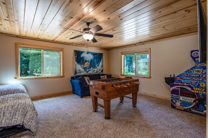 Dhoma e gjumit 4 është një hapësirë shumë e madhe që strehon 7 vizitorë. 3 krevate tek, 1 divan dhe 1 dyshek me ajër dopio "queen". Ka edhe një banjë ngjitur. Hapësirë e përkryer për t 'u shijuar nga fëmijët.