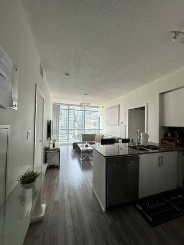 3BR+2Bath beside ScotiaBank Arena & Union STN! gallery image 3