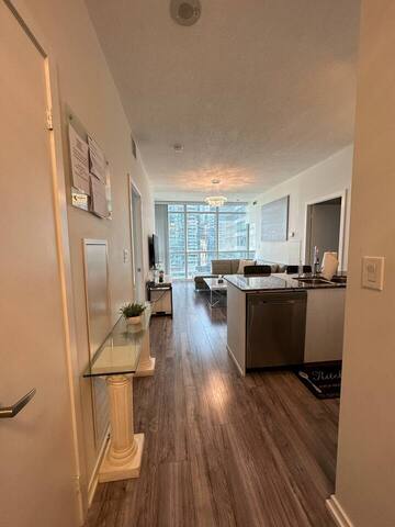 3BR+2Bath beside ScotiaBank Arena & Union STN! gallery image 4