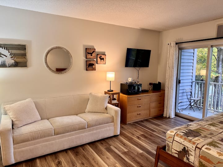 King Bed Studio | Loon Mtn Views | Pool & Hot Tub - Loon Mountain, NH