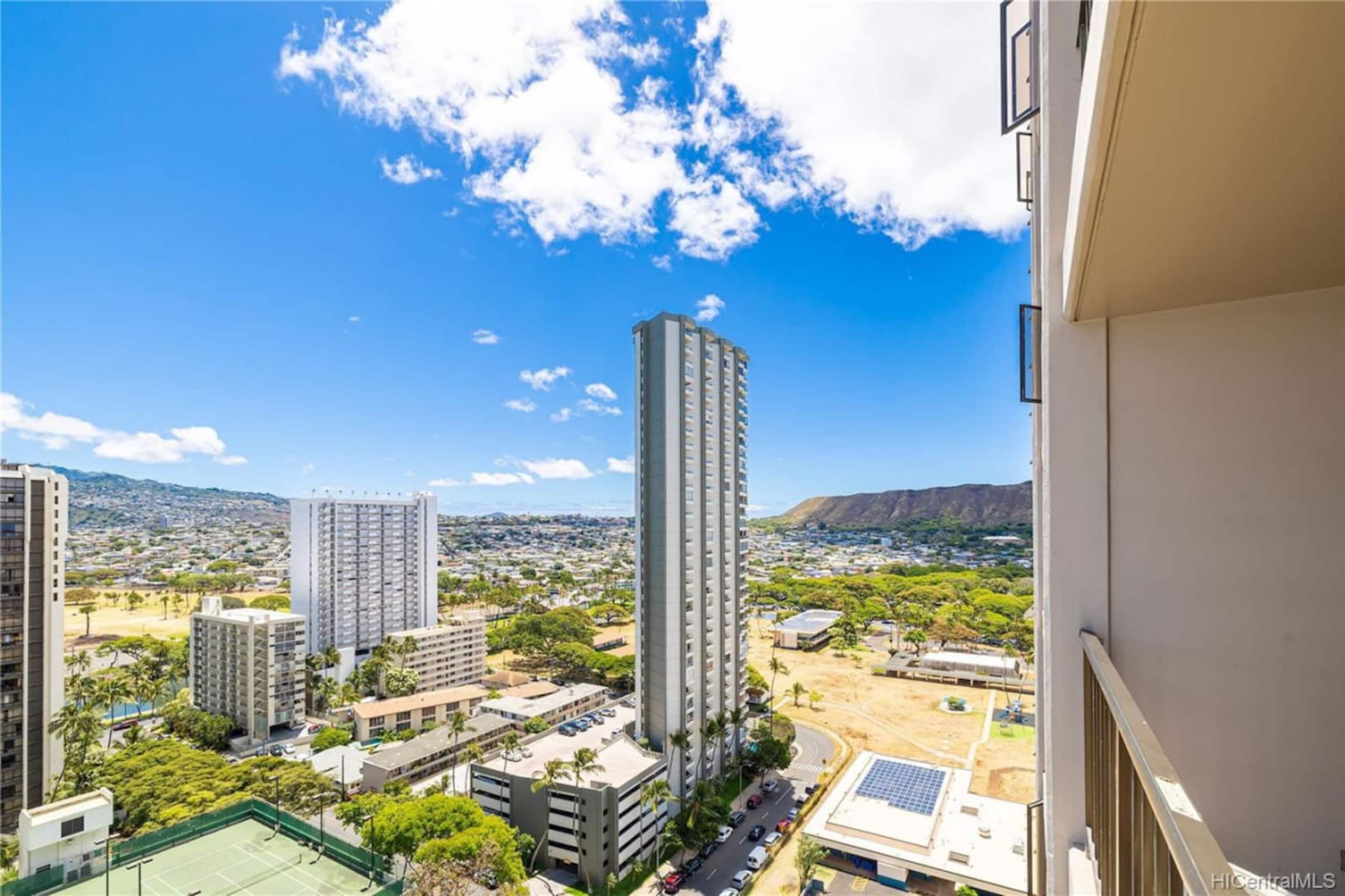 Condo in Honolulu · ★4.82 · 1 bedroom · 2 beds · 1 private bath - Image 22