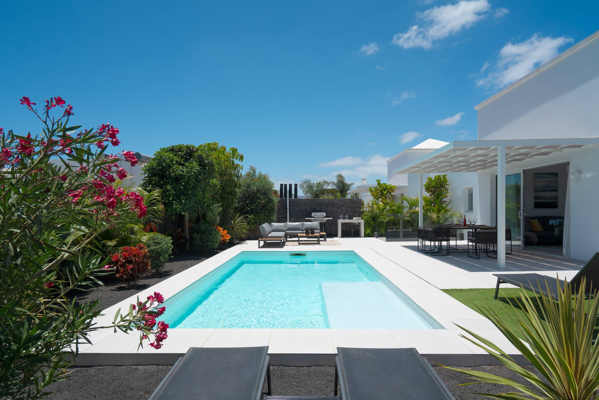 SUNRISE 2 par Buenavilla | Élégante villa de 3 chambres avec piscine privée — photo 2